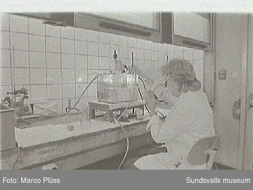 Stockviksverken. 03-24 Utvecklingslabbet, compound-försök, 28-31 Silos för PM fabriken. Mannen på första bilden är Bertil Hedvall.
