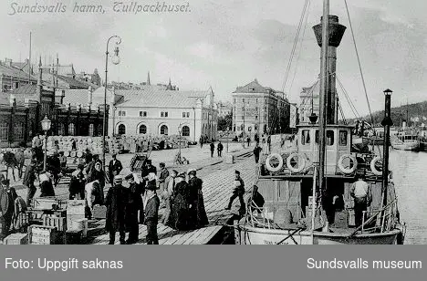 Vykort. Sundsvalls hamn. Tullpackhuset och hamnmagasinen. Prins Gustaf vid kaj