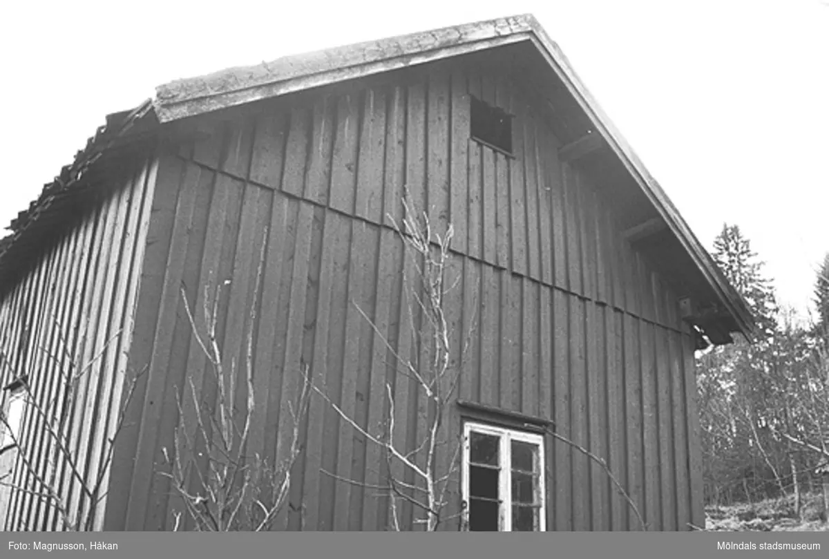 Uthus på Tållered 1:8 i Tållered, februari 1991.
Fastigheten ägdes av Werner Karlsson (död 1990).