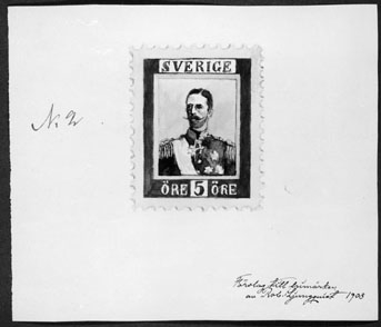 Frimärksförlaga till frimärket Gustaf V, utgivet 1908 - 1910.
Tre frimärksförslag 1908 till 1910 års utgåva Gustaf V - i medaljong. Valör 5 öre.