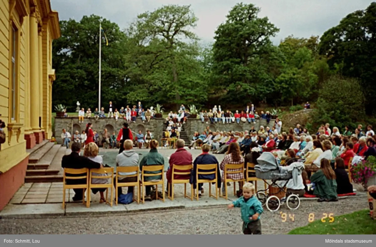 Ett evenemang vid Gunnebo slotts norra sida, maj 1995.
