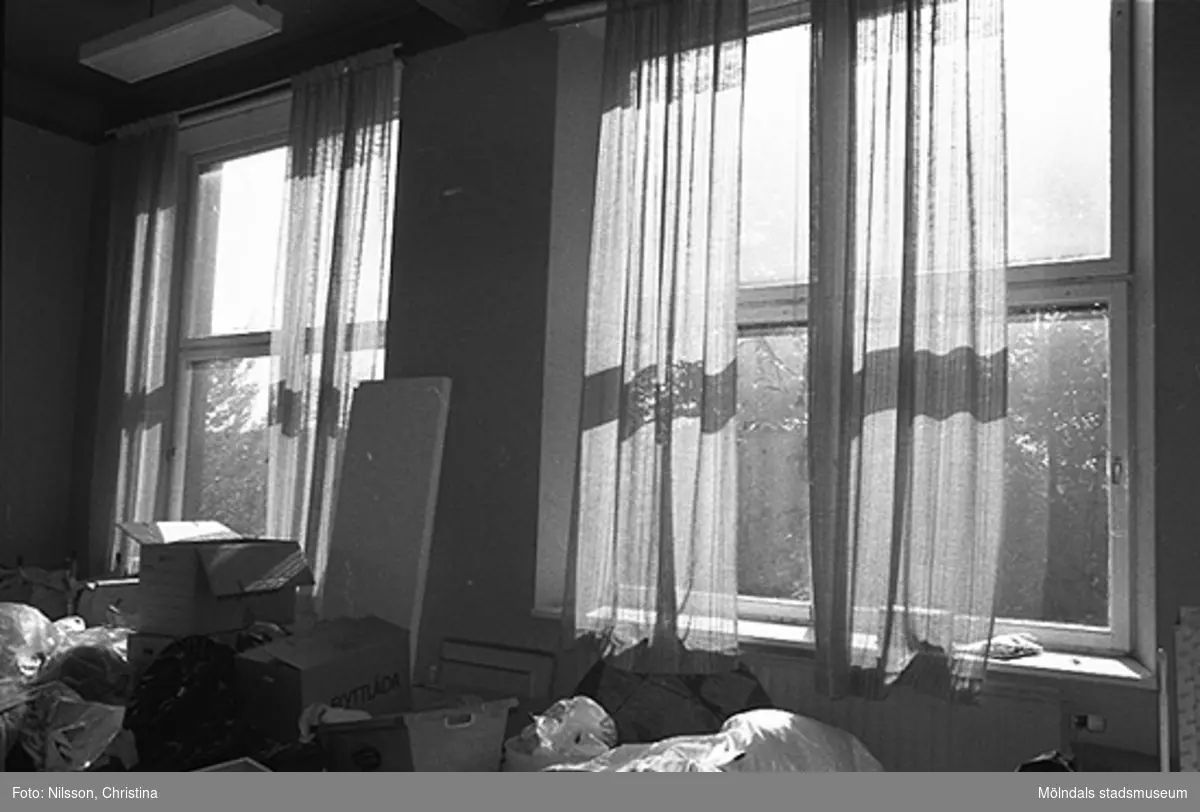 Byggnadsdetaljer: Interiör och fönster i August Werners fabriker i Lindome, hösten 1994.