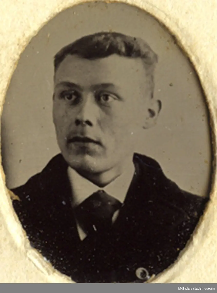 Bystporträtt av en man, 1890-tal.