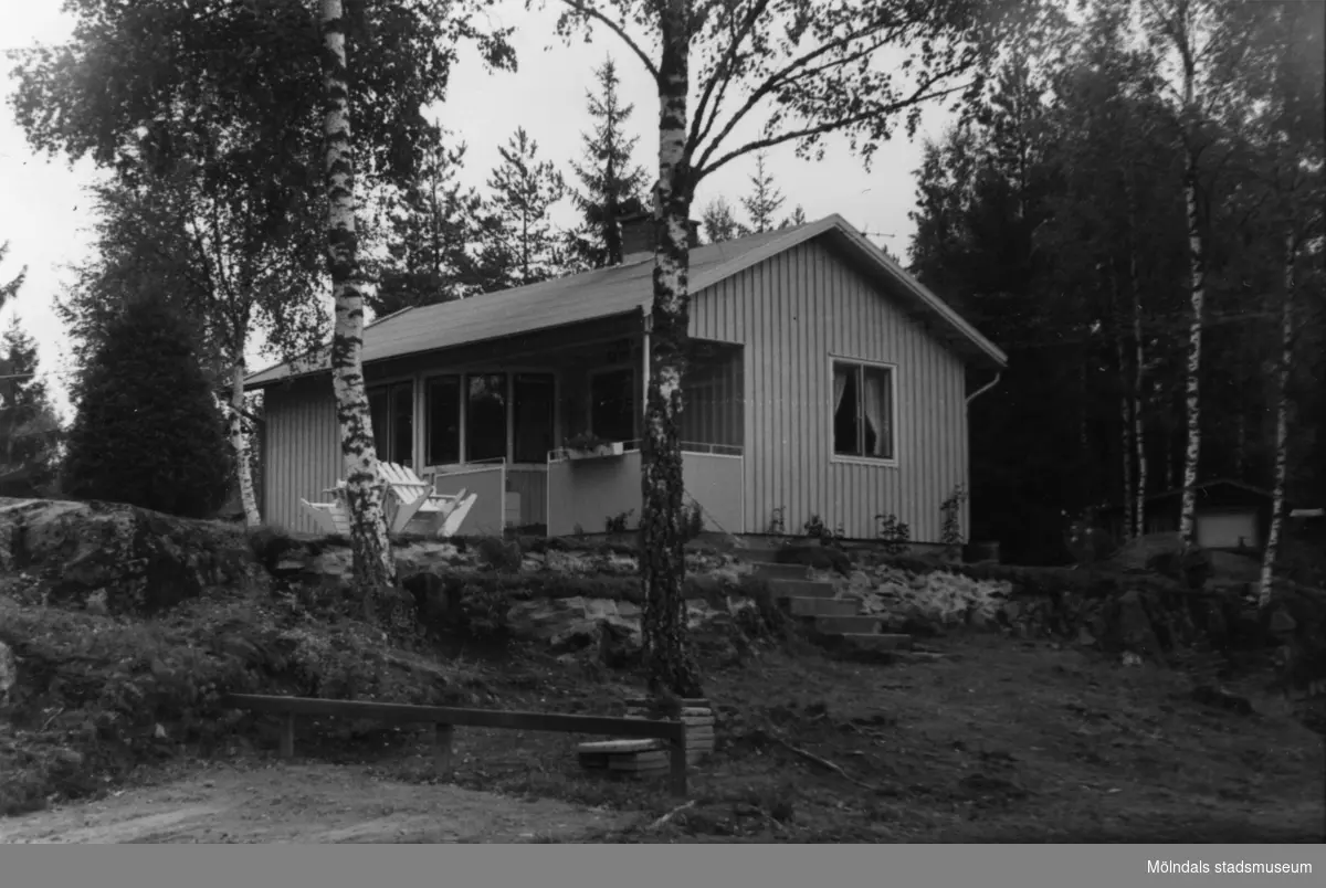 Byggnadsinventering i Lindome 1968. Strekered 1:19.
Hus nr: 600C2003.
Benämning: fritidshus.
Kvalitet: god.
Material: trä.
Tillfartsväg: framkomlig.
Renhållning: soptömning.