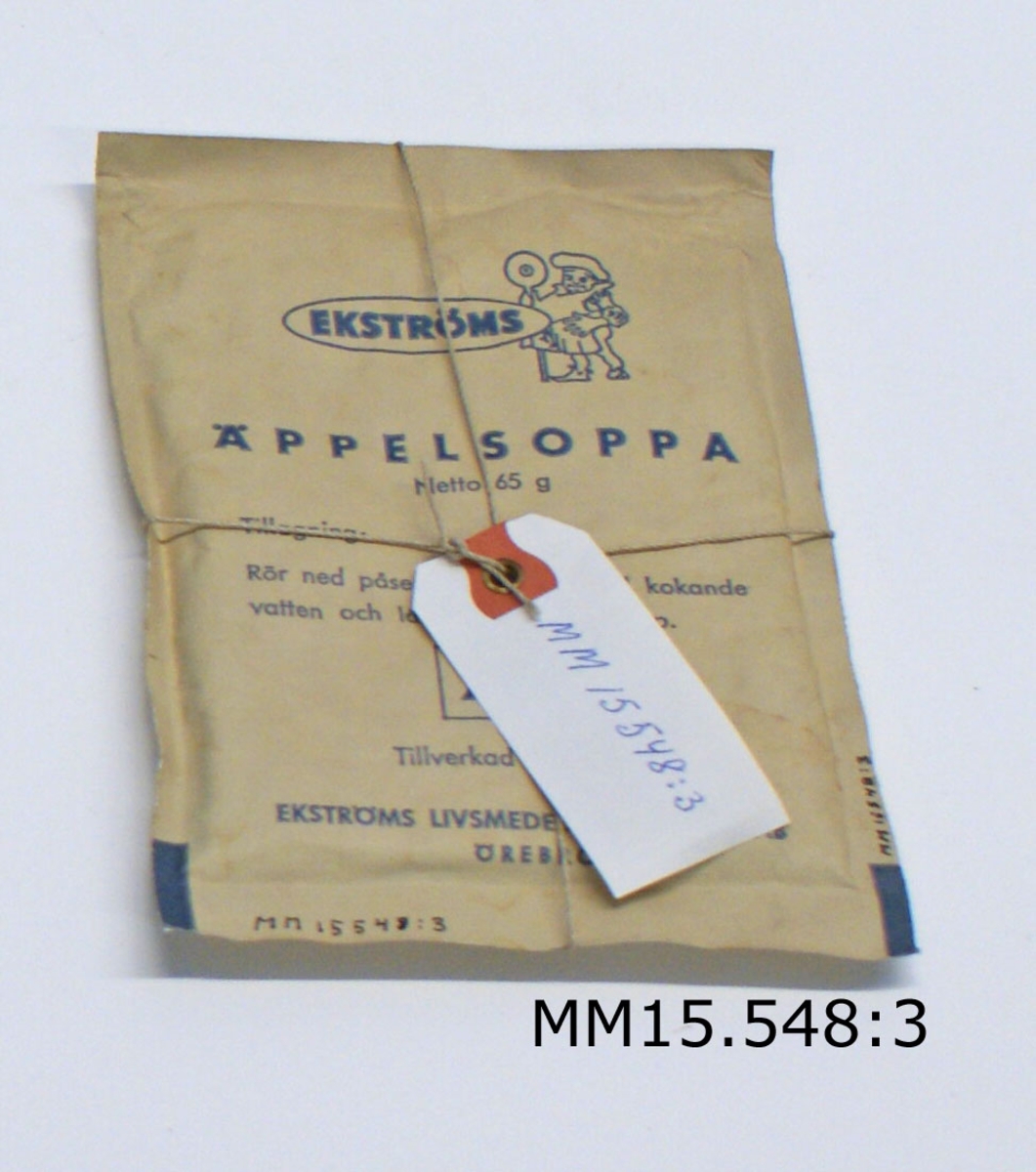 Torrförpackning, snabbdryck äppelsoppa 65 g. Rektangulära påsar med torrförpackat livsmedel av Ekströms Livsmedelsprodukter AB, Örebro, tillverkning.