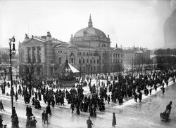 Musikk i musikkpaviljongen, Studenterlunden.