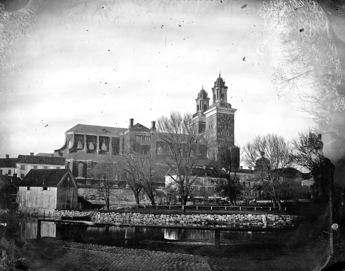Reprofotografi - Uppsala domkyrka med de Hårlemanska huvarna före 1885