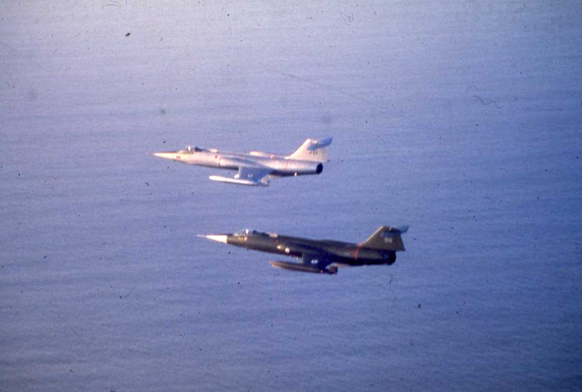 Norske fly av typen F-104G Starfighter (øverst) og CF-104 Starfighter. 