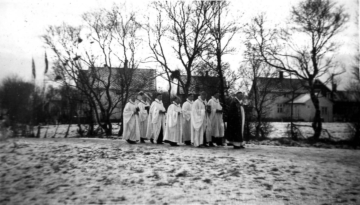 Biskop, proster og prester ved vigslingen av Melbu kirke 1936.