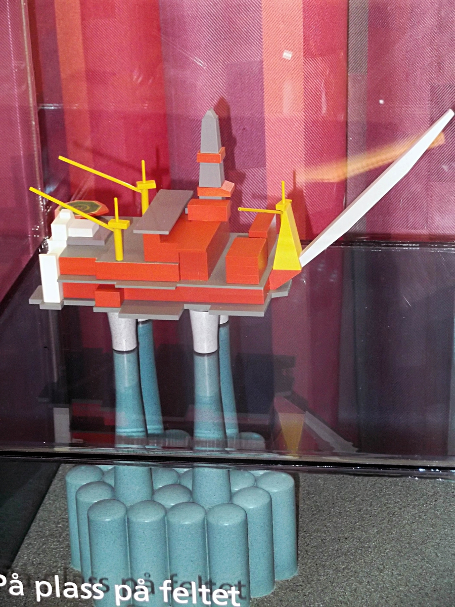 Modell Condeep - Norsk Oljemuseum / DigitaltMuseum