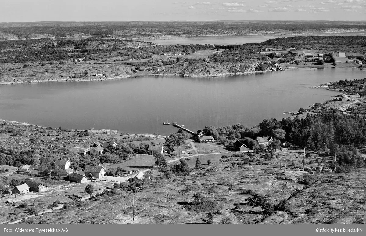 Sand på Spjærøy, Hvaler, flyfoto/skråfoto fra september 1951.