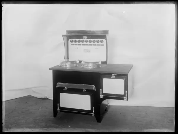 Sarpsborgkomfyren, reklameopptak. Komfyr med magasin og varm