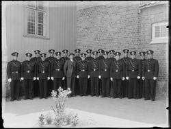 Politiet i Sarpsborg. 
Nummer åtte fra venstre er Karl Henr