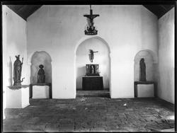 Borgarsyssel Museum, alter i Olavskapellet og diverse helgen