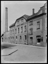 Sarpsborg Aktiemeieri- gatenummer 73 på bygning. Eksteriør b