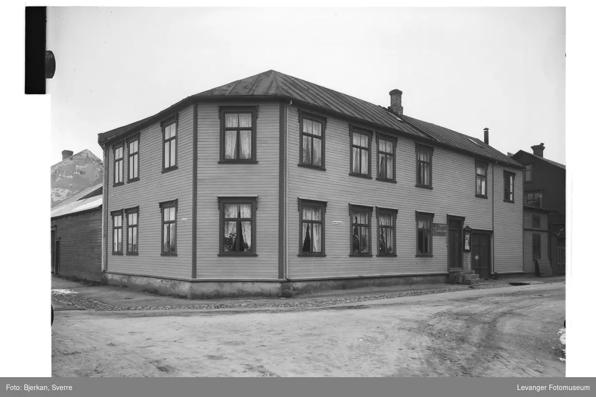 Fotograf Bjerkans gård i Sjøgata 6