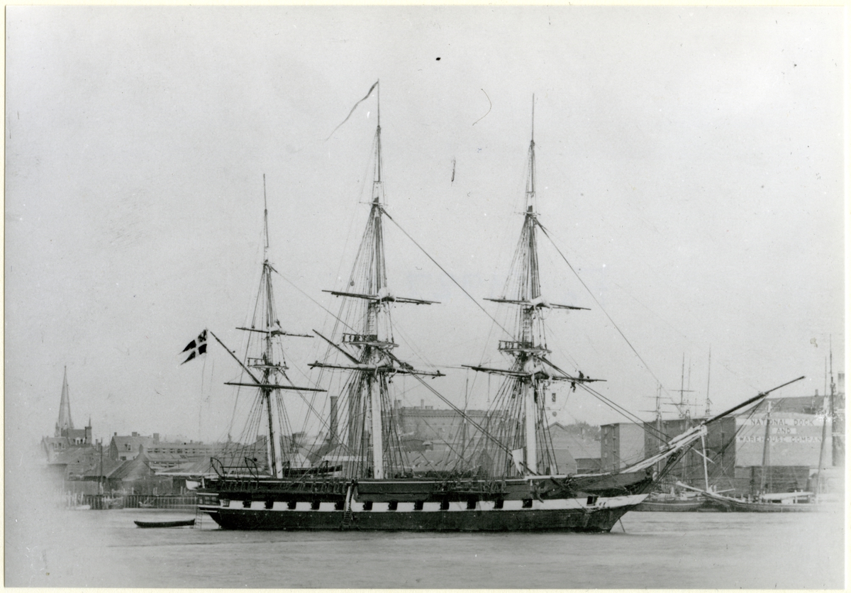 [från fotobeskrivningen:] [---] "H.M.S. JOSEFINE i Bostons hamn, U.S.A. under långresan 1871 - 1872." [---]