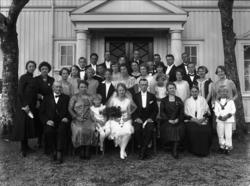 Bryllupsbilde med hele familien