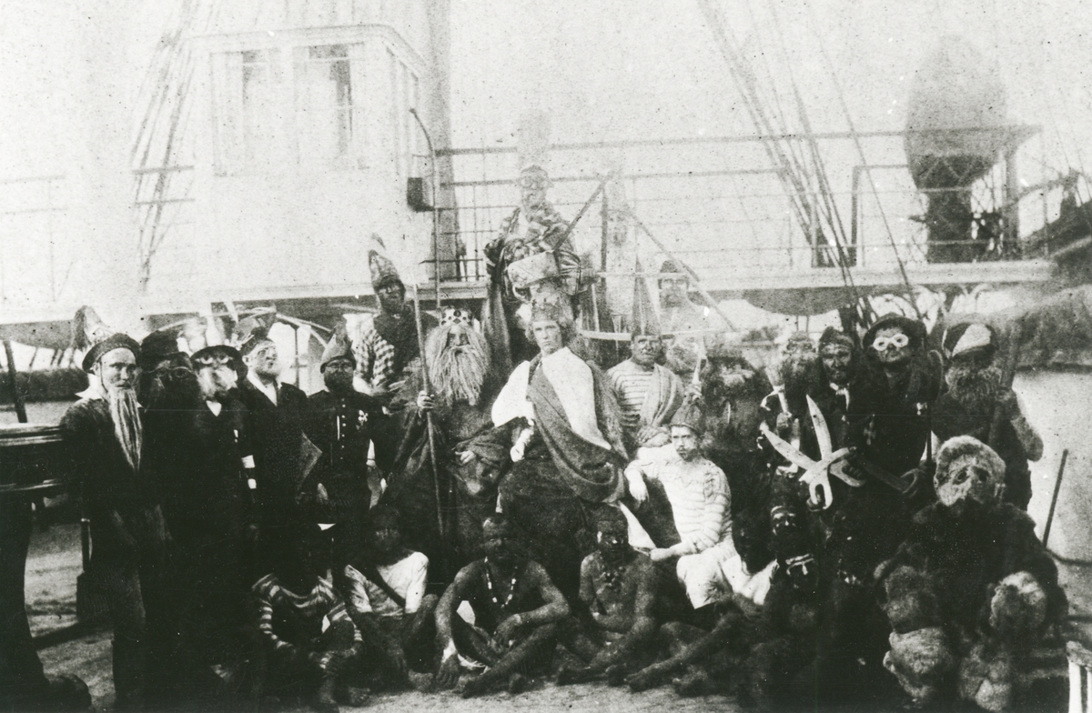 "Fregatten VANADIS. Neptun med svit vid passage av linjen söndagen 21.1.1884."