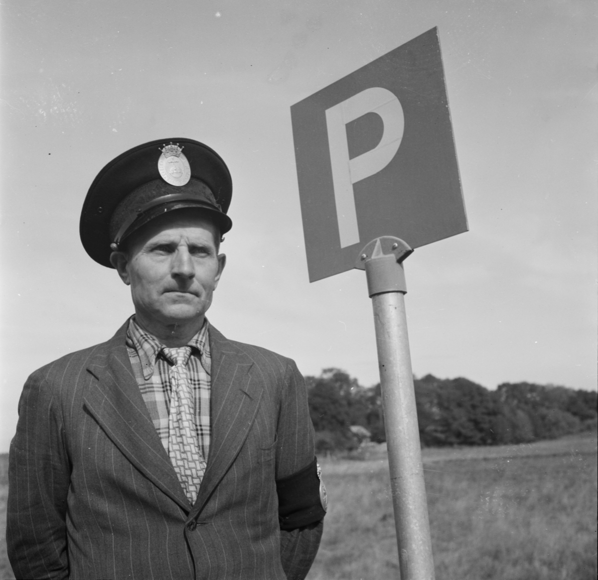 Ordningsvakt vid parkeringsskylt, Skokloster, Uppland