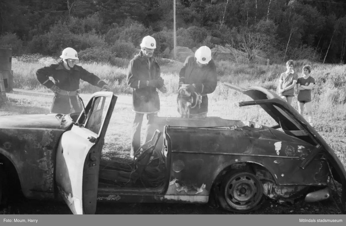 Brand- och räddningsövning i Lindome, år 1983.

För mer information om bilden se under tilläggsinformation.