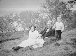 Distriktslege Groth med familie