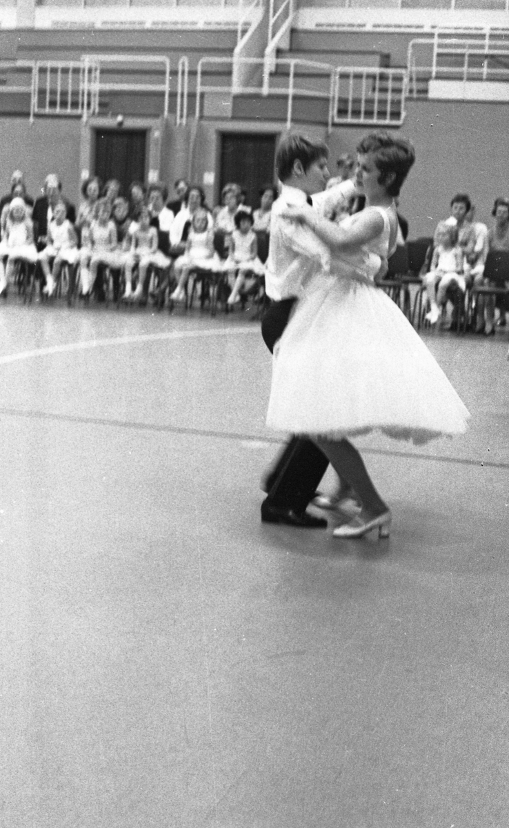 Danseskolebilder - Desember 1970.