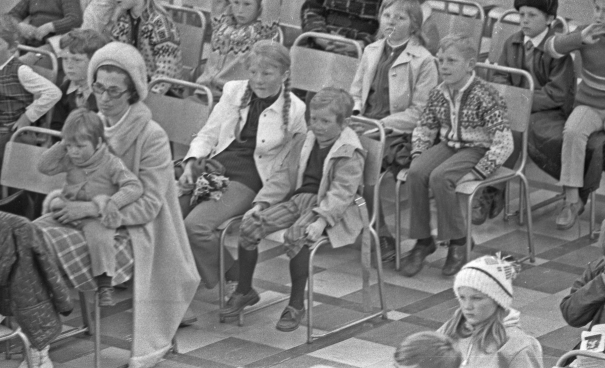 Barneteater i Aulaen.