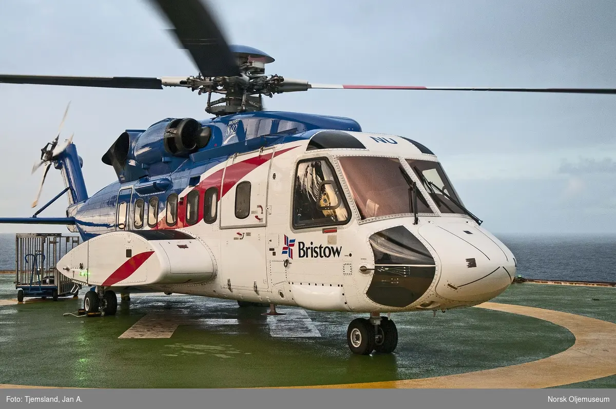 Helikopter av typen Sikorsky S-92 fra Bristow Helicopters er klar for avgang og retur  fra Valhall QP og inn til helikopterterminalen på Sola flyplass med