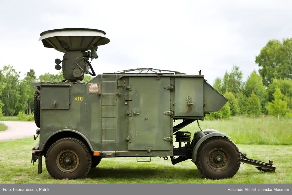 Denna eldledningsradar ersatte strålkastare, lyssnarapparat och avståndsinstrument vid vissa 7.5 cm batterier. Efter andra världskriget dröjde det innan västmakterna litade på Sverige igen, men på 1950-talet fick Sverige slutligen lov att köpa in denna moderna radar. Den användes mellan 1951 till 1968.