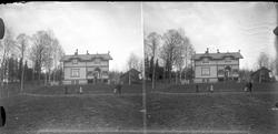 Stereoskopi: Familie utenfor sin villa