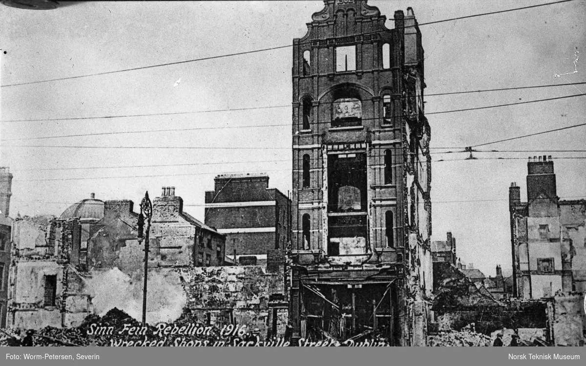 Plyndrede butikker i Sackville Street, i forbindelse med Sinn Feins opprør i 1916. Dublin, Irland.