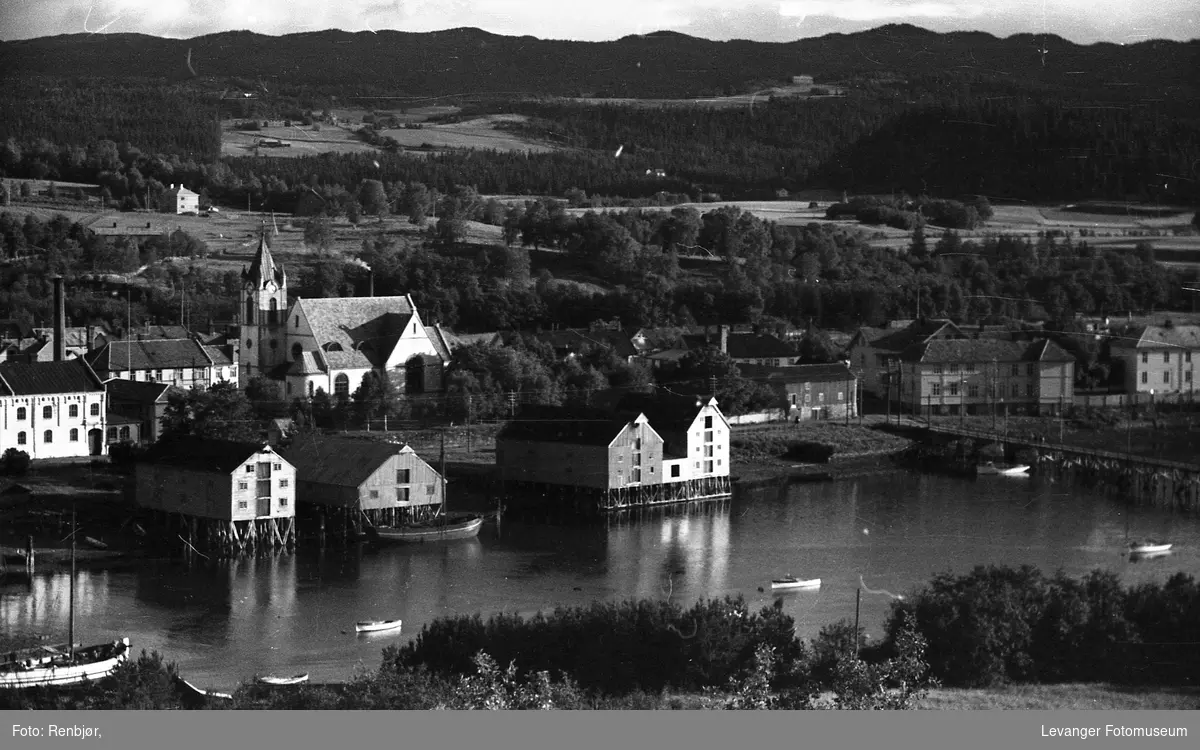 Levanger sentrum og litt fra Nesset.  Med utsikt fra Staupshaugen.