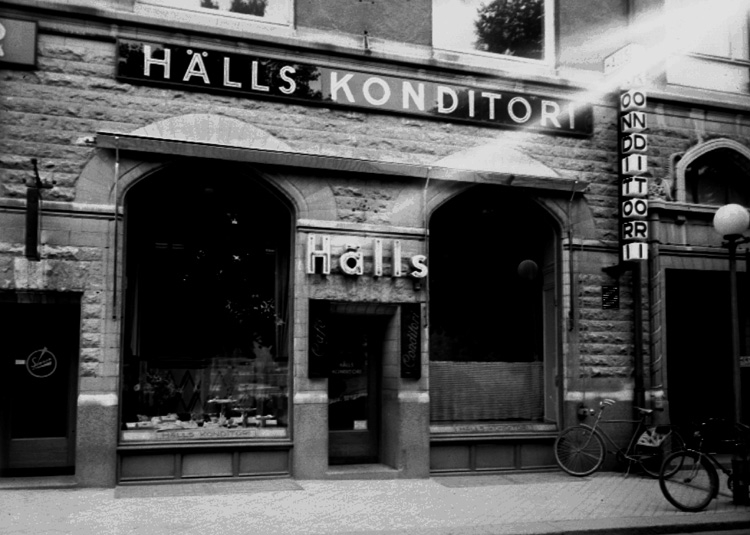 Hälls Konditori, exteriör. - Örebro läns museum / DigitaltMuseum