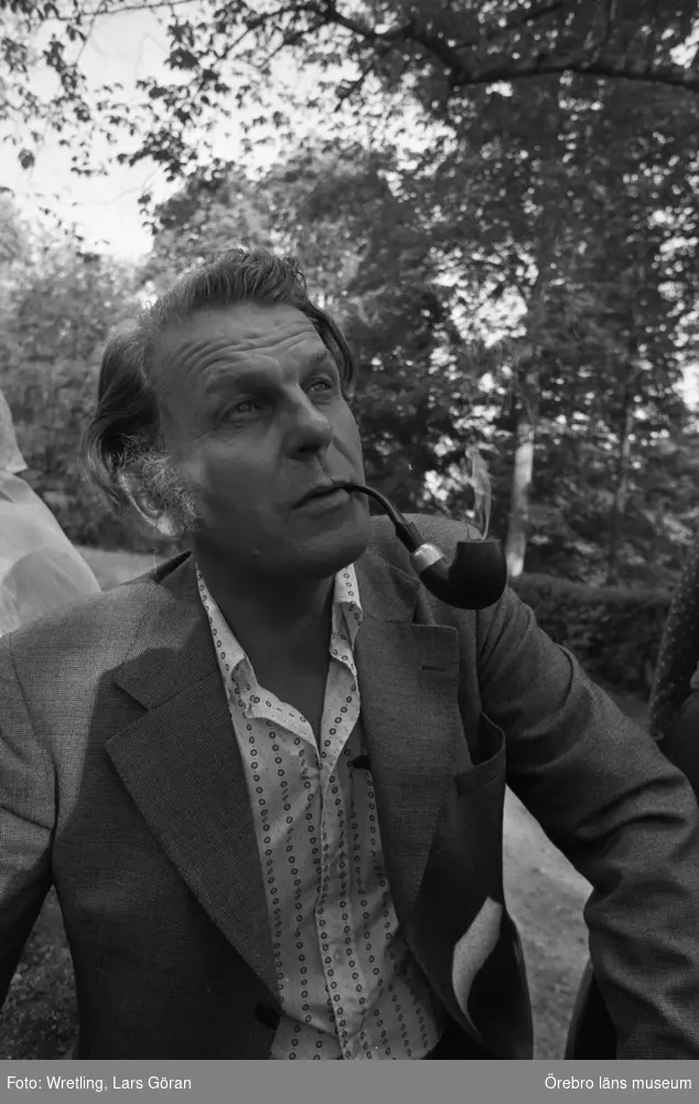 Fälldin 30 augusti 1976

Politikern Thorbjörn Fälldin sitter på en sten och röker pipa.