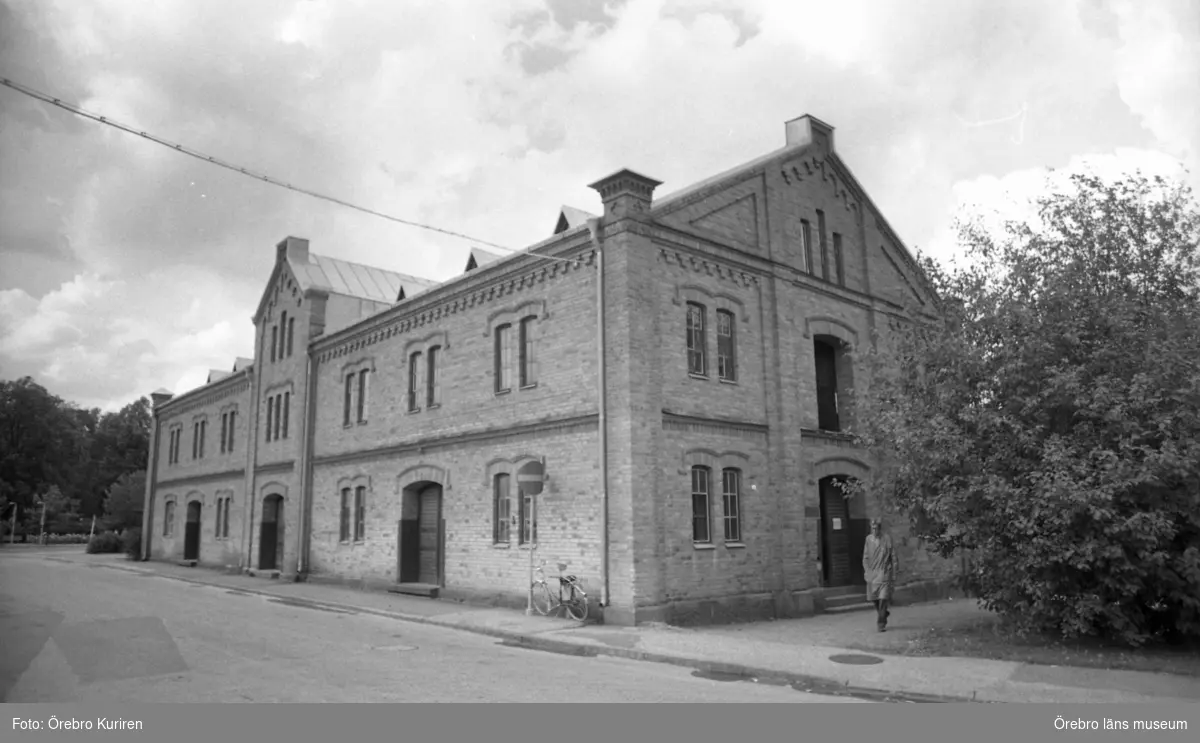 Tekniskt museum 19 augusti 1974.
Från början var byggnaden hamnmagasin med kontor för Örebro Rederi AB.