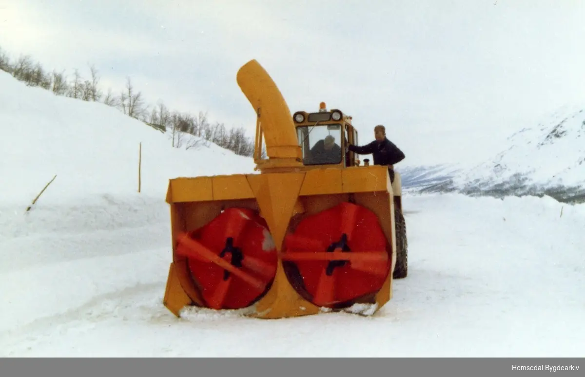Ny fres skal i arbeid på Hemsedalsfjellet i 1967.