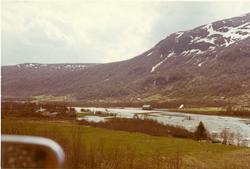 Flaumstor elv i Grøndalen i Hemsedal i pinsehelga 1971. Støl