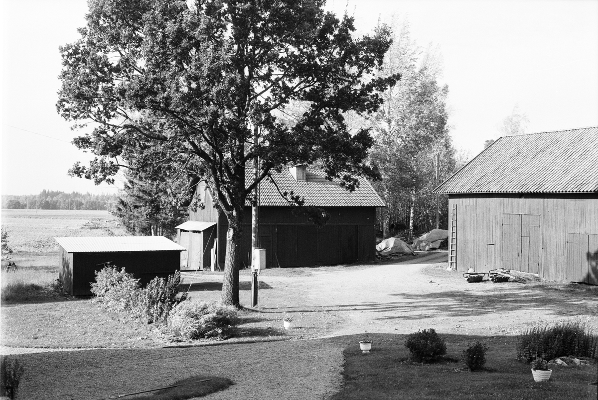 Magasin och garage, Skuttunge-Brunnby 3:6, Hagaberg, Skuttunge socken, Uppland 1983