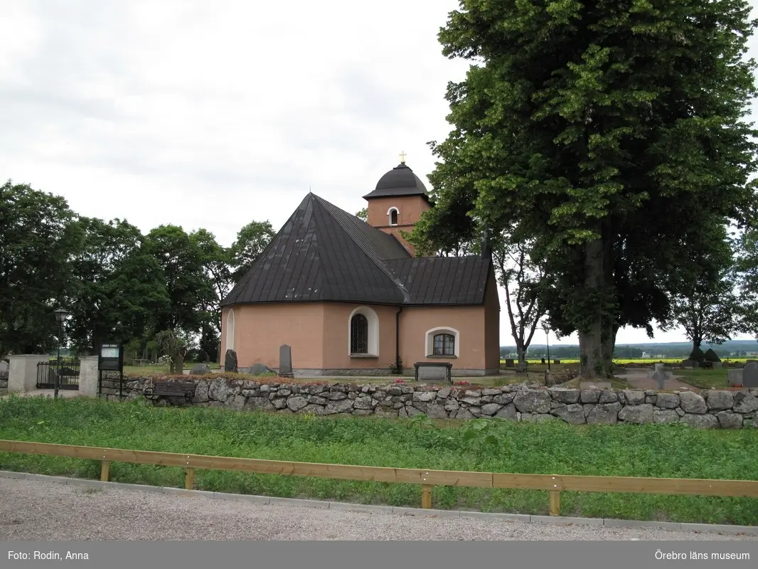 Inventering av kulturmiljöer i Tysslinge, Gräve, Kil och västra Längbro.
Område 4.
Miljö 45: Gräve kyrka.
Dnr: 2010.240.086