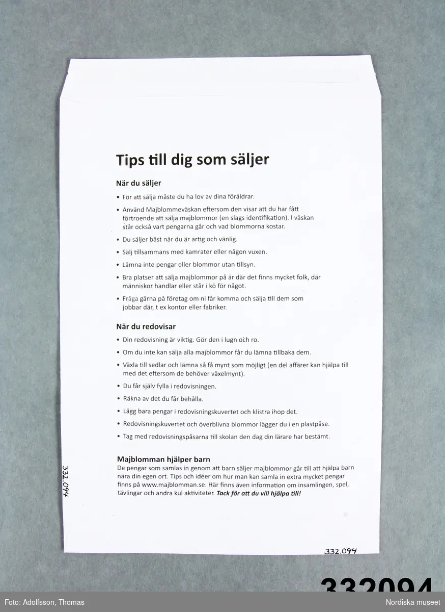 Vitt redovisningskuvert för sålda majblommor. På ena sidan finns formulär för redovisning, på den andra sälj- och redovisningstips.
/Lena Kättström Höök 2014-06-02