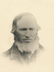 Portrettfotografi av spelemannen Johannes Holt.