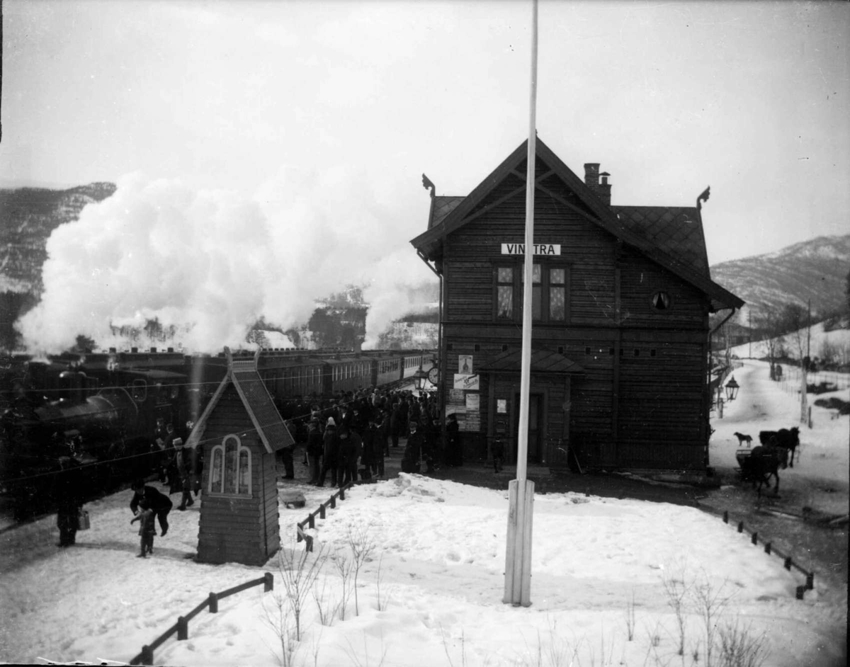 Vinstra stasjon, vinter, Narvesenkiosk første modell