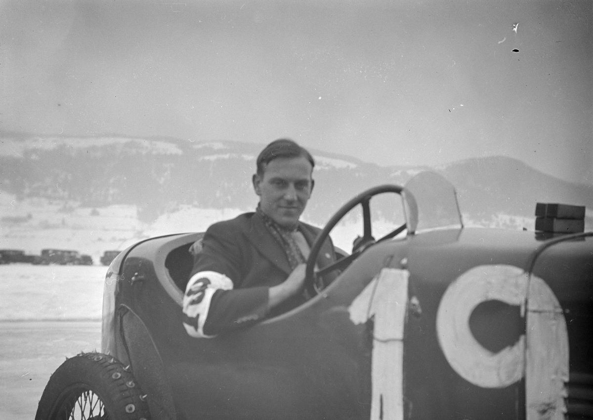 Mjøsløpet 1934, mann i racerbil, Hasler