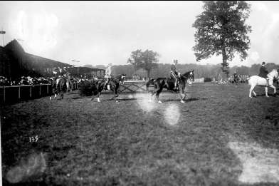 Kavalleriskolan 1908-09 samt tävlingar 1911-14.   
Tävlingar i Leipzig 9 - 12 oktober 1913.