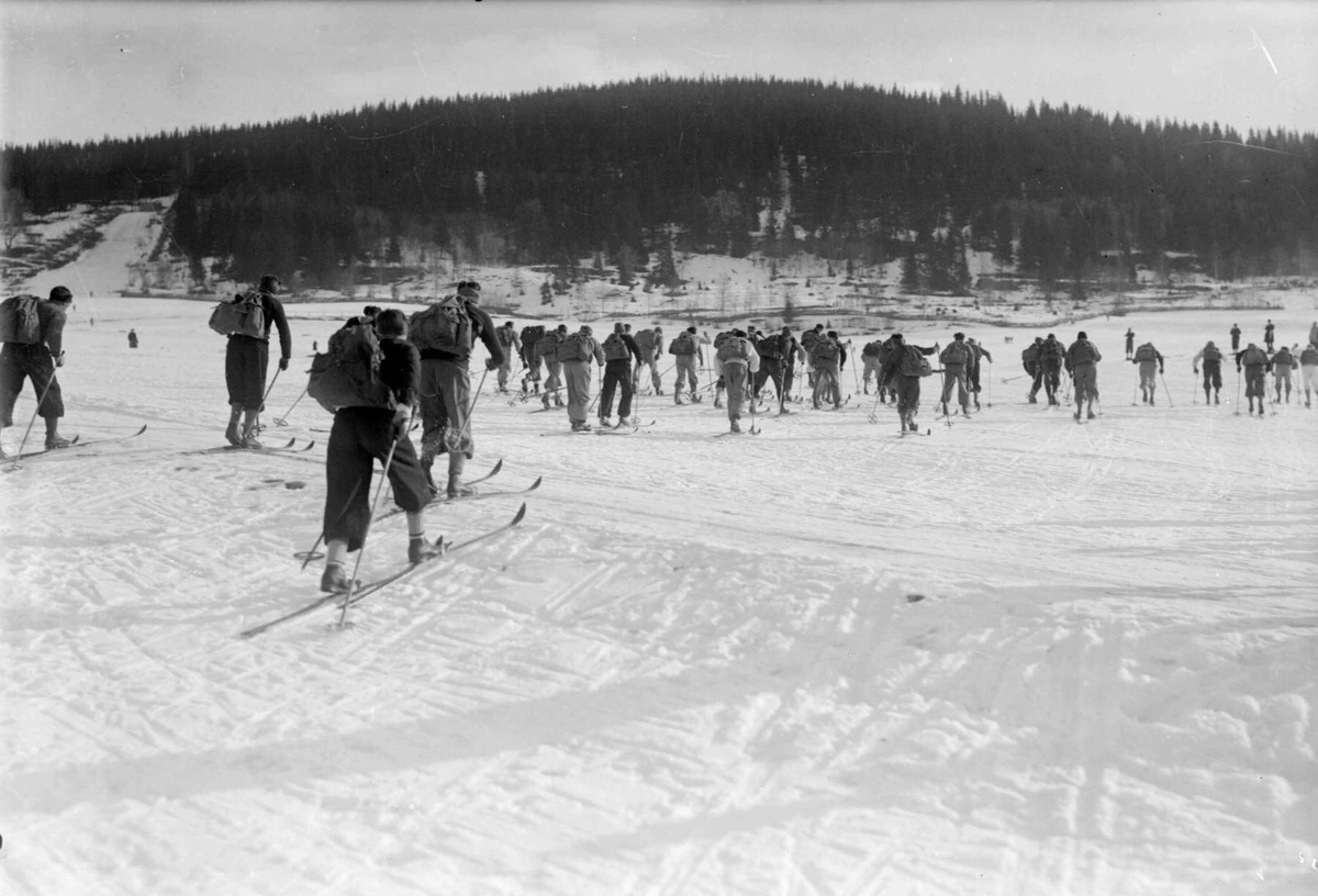 Birkebeinerrennet 1936. Start på Lysgårdsjordet.