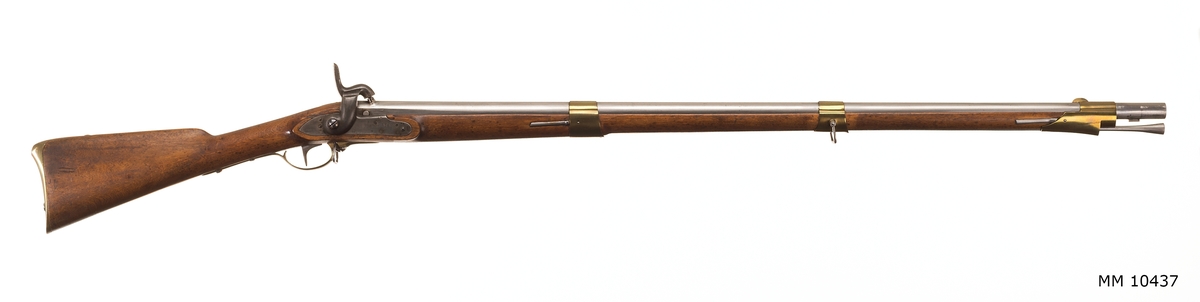 Slaglåsgevär M/1815-1849. Stock av trä, brun.
Märkning: "HCD" samt 150
Märkt: A.M. 4404.
Pipa inner-ytter = 18mm-22mm