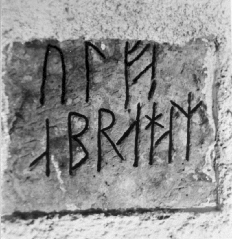 Runor i väggen på Börstigs kyrka, 11 tecken "Ulfa Abraham".