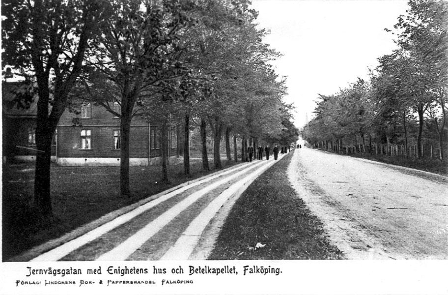 Järnvägsgatan (nuv. S:t Olofsgatan) med Enighetens hus och Betelkapellet.