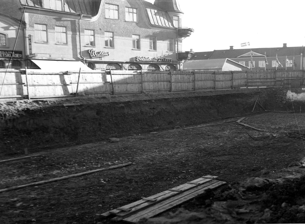 Kv. Guldsmeden. Storgatan 18, Per Lars tomt, revs 1957. Gårdsbyggnaden mot trädgårdsgatan.